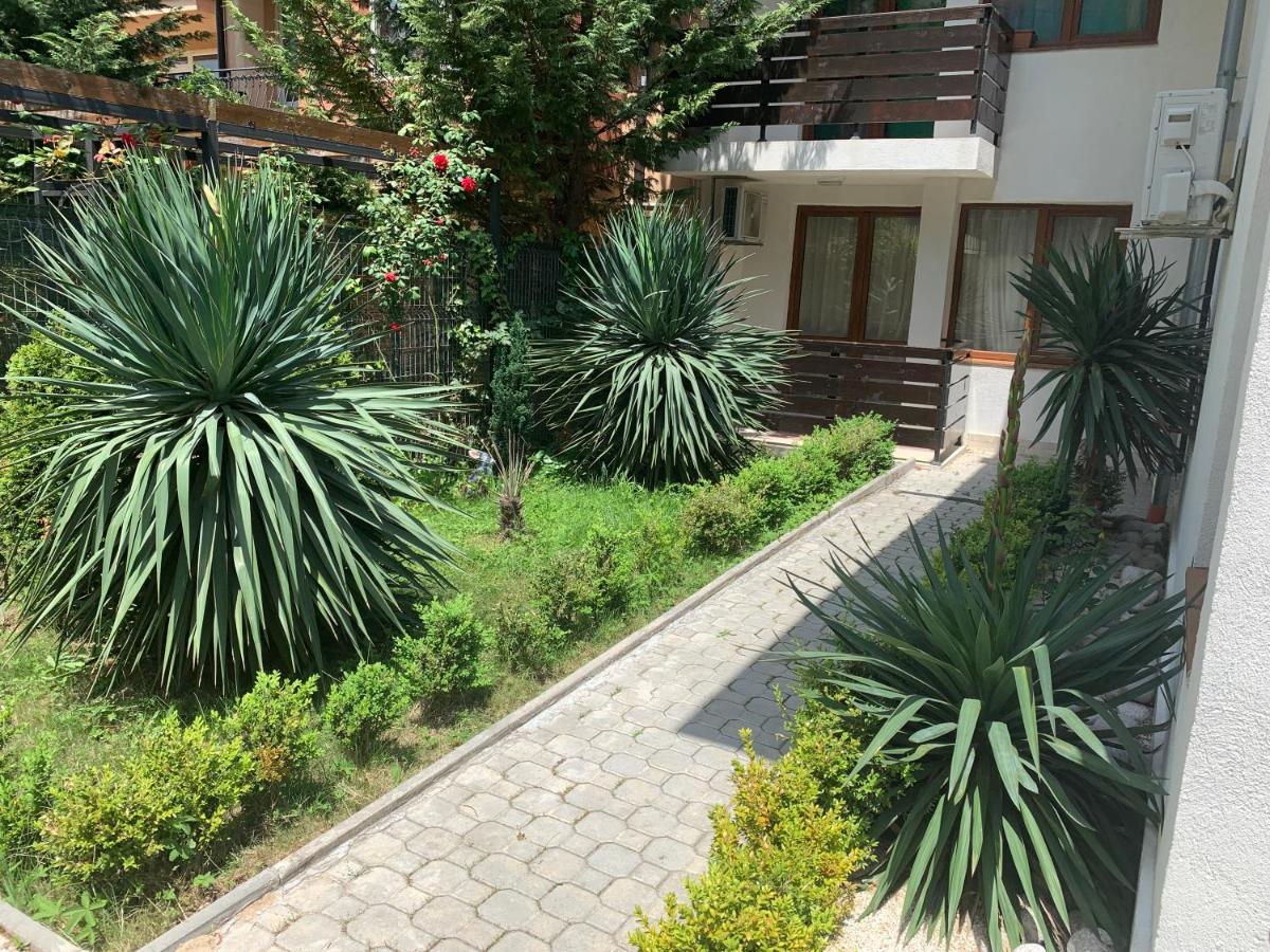 Oasis By The Sea Apartment Приморско Екстериор снимка